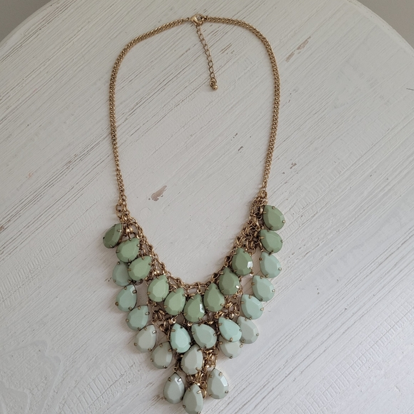 Green ombre statement tear drop necklace - Picture 3 of 7